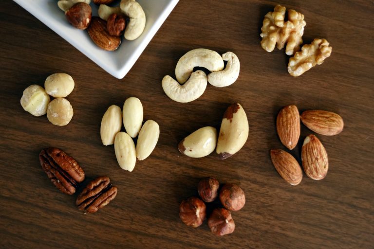 25 Store-Bought Snacks for Moms on the Go: A Guide to Healthy, Convenient Choices
