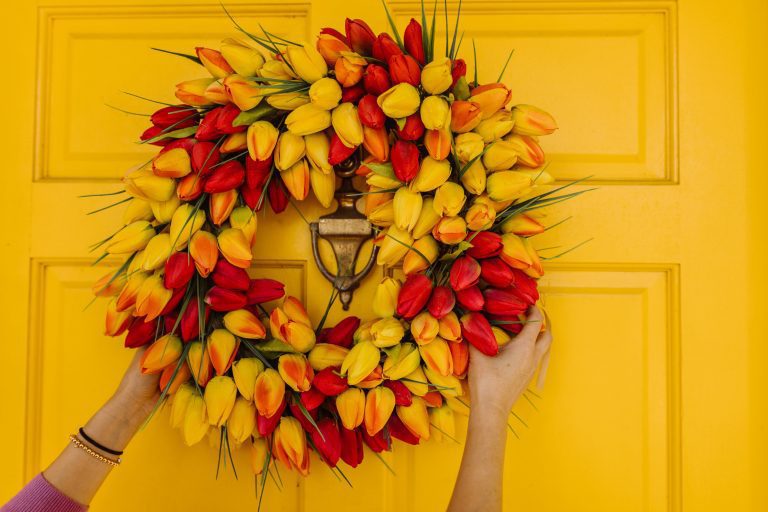 31 Spring Wreath Ideas to Refresh Your Space in 2025