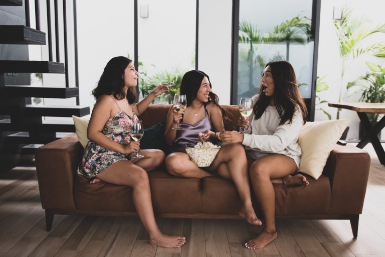 20 Deep Questions to Ask Your Friends To Build A Closer Relationship As a Mom